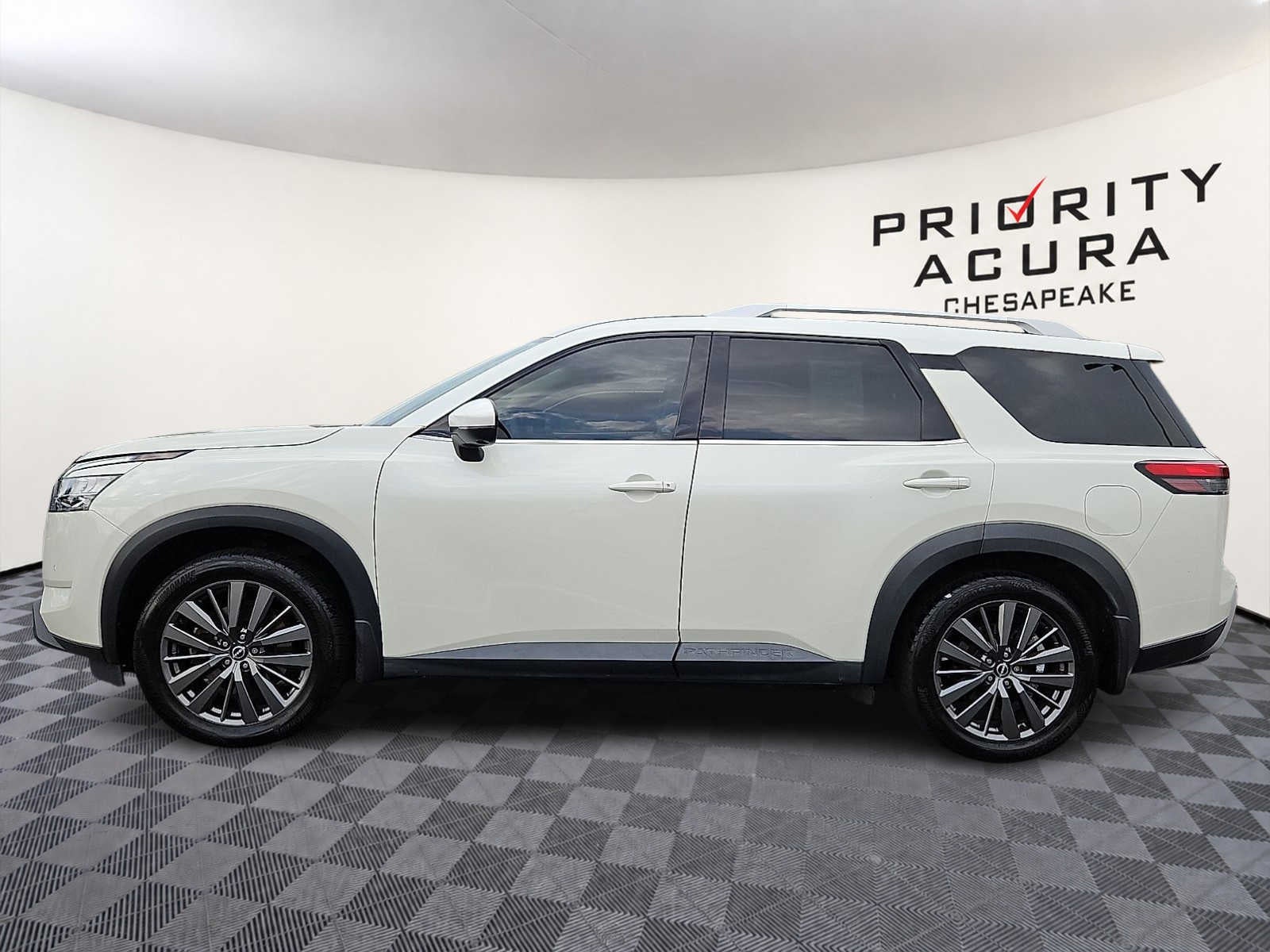 2022 Nissan Pathfinder SL
